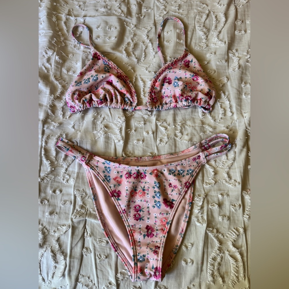 Hollister Size S/M Pink Floral Triangle Bikini Set